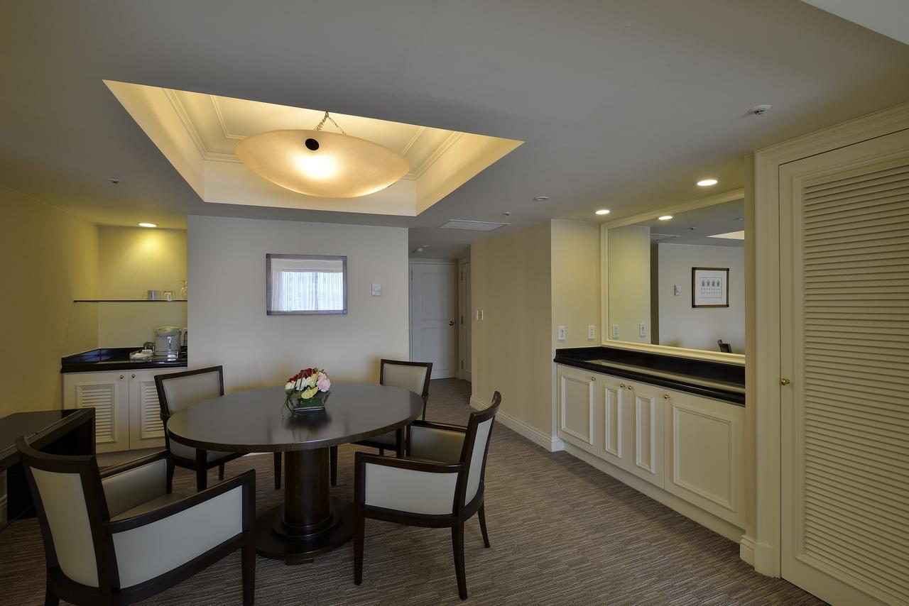 فندق ذا شير وود تايبي تايبيه المظهر الخارجي الصورة A suite at the Hilton Tokyo