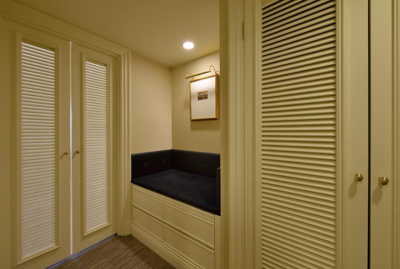 فندق ذا شير وود تايبي تايبيه المظهر الخارجي الصورة A louvered door